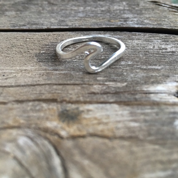 Catch a Wave ring. Silver  toned - Picture 3 of 5